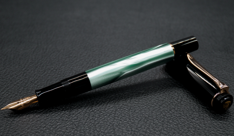 duisternis Dalset Naleving van Pelikan M200 Fountain Pen Review [2021] at WoWPencils